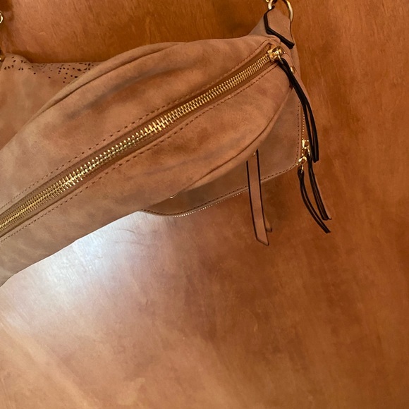 Neutral suede-like crossbody bag, like new! - Picture 9 of 9